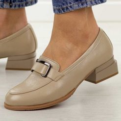 Beżowe półbuty damskie, mokasyny M.Daszyński Sa267-2. Brązowe mokasyny M.Daszyński, z aplikacjami, ze skóry, z okrągłym noskiem. W wyprzedaży za 179.10 zł.