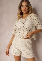 Beżowe Szorty z Dodatkiem Bawełny i Ażurowym Wzorem High Waist Dliona. Brązowe szorty Renee, w ażurowe wzory, z bawełny, eleganckie. W wyprzedaży za 59.99 zł.