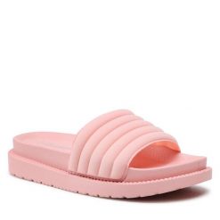 Klapki Bassano. Czerwone klapki Bassano, bez wzorów, bez obcasa, bez zapięcia. Za 69.99 zł.
