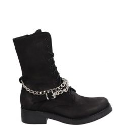 CZARNE BOTKI F136N NABUK NERO. Czarne botki Venezia, bez wzorów, z nubiku, bez obcasa, bez zapięcia. Za 269.00 zł.