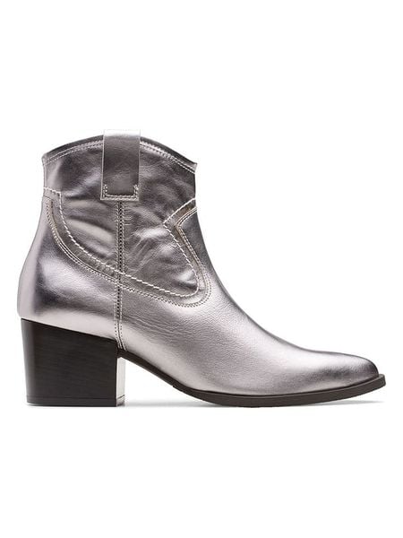 Clarks Skórzane botki "Elder Rae" w kolorze srebrnym rozmiar: 39. Szare botki Clarks, bez wzorów, eleganckie, bez obcasa, bez zapięcia. Za 312.58 zł.