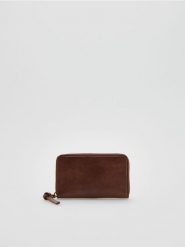 Portfel z imitacji skóry - mahoniowy. Brązowe portfele Reserved, bez wzorów, ze skóry. Za 59.99 zł.