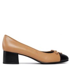 Czółenka Tory Burch. Brązowe czółenka Tory Burch, bez wzorów, bez obcasa, bez zapięcia. Za 1,129.00 zł.