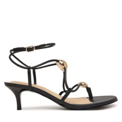 Sandały Guess. Czarne sandały Guess, z aplikacjami, bez obcasa, na szpilce, bez zapięcia. Za 494.99 zł.