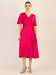 APART Sukienka w kolorze różowym rozmiar: 46. Różowe sukienki Apart, bez wzorów, z satyny, bez kołnierzyka, bez ramiączek, midi. Za 214.19 zł.