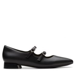 Półbuty Clarks. Czarne półbuty wsuwane Clarks, bez wzorów, bez obcasa, na płaskiej podeszwie. Za 219.99 zł.