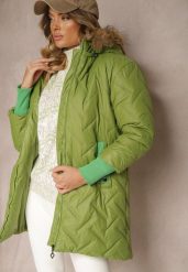 Zielona Kurtka z Pikowanym Wzorem Ściągaczami Odpinanym Futerkiem i Kapturem Ellithri. Zielone kurtki Renee, l, bez wzorów, eleganckie. Za 229.99 zł.