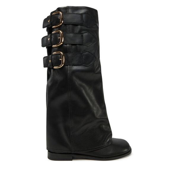 Kozaki Naked Wolfe. Czarne kozaki Naked Wolfe, bez wzorów, bez obcasa, na płaskiej podeszwie, bez zapięcia. Za 2,099.00 zł.