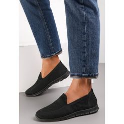 Czarne Tenisówki Pasquier. Czarne trampki Renee, bez wzorów, z tkaniny, eleganckie, przed kostkę, bez zapięcia. W wyprzedaży za 43.99 zł.