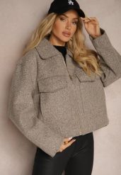 Brązowa Krótka Kurtka o Pudełkowym Kroju z Kołnierzykiem i Kieszeniami Nelilia. Brązowe kurtki Renee, l, bez wzorów, z jeansu, eleganckie, bez kaptura. Za 129.99 zł.