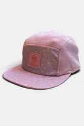 Czapka unisex dla dorosłych z polaru z 5 panelami - koralowa. Czerwone czapki z daszkiem AFTER ESSENTIALS, na zimę, bez wzorów, z materiału, eleganckie. Za 66.00 zł.