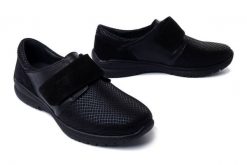 COMFORTABEL 940338-01 schwarz, półbuty damskie. Czarne półbuty wsuwane Comfortabel, bez wzorów, bez obcasa. Za 374.90 zł.