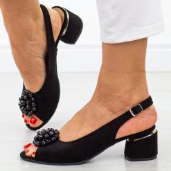 Czarne/bk zamszowe Polskie sandały damskie na obcasie Deoni D216A. Czarne sandały Deoni, z aplikacjami, ze skóry, eleganckie, bez obcasa, na obcasie, bez zapięcia. Za 259.00 zł.