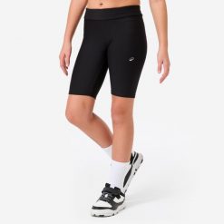Legginsy dziecięce krótkie. Czarne szorty Decathlon, bez wzorów, z elastanu, sportowe. Za 34.99 zł.