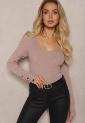 Beżowy Sweter z Wiskozą Ozdobiony Guzikami z Trójkątnym Dekoltem Attecca. Brązowe swetry Renee, na zimę, m, bez wzorów, z wiskozy, casualowe, bez ramiączek. W wyprzedaży za 79.99 zł.