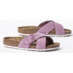Klapki damskie różowe Birkenstock Siena SFB. Czerwone klapki Birkenstock, bez wzorów, młodzieżowe, bez obcasa, bez zapięcia. Za 369.99 zł.