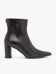 Bordowe wyższe botki na słupku. Czerwone botki Ryłko, bez wzorów, ze skóry, eleganckie, bez obcasa, na obcasie, bez zapięcia. Za 549.99 zł.