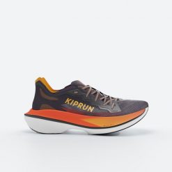 Buty do biegania damskie Kiprun KD900X LD2. Brązowe buty do biegania KIPRUN, bez wzorów, bez zapięcia, do biegania. W wyprzedaży za 499.99 zł.