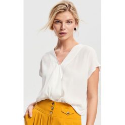 Wiskozowa bluzka - Kremowy. Bluzki marki Reserved. Za 39.99 zł.