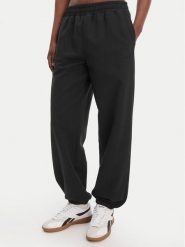 Reebok Spodnie dresowe Reebok x Ewa Chodakowska Ada RK25621CCW Czarny Relaxed Fit. Czarne spodnie dresowe Reebok, bez wzorów, z bawełny. Za 249.99 zł.