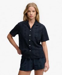 Superdry Koszula Heritage Broderie krótki rękaw z bawełny organicznej. Niebieskie koszule Superdry, z aplikacjami, z bawełny, eleganckie, bez kołnierzyka, bez ramiączek. Za 268.50 zł.