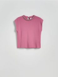 Bluzka z ozdobnymi kamieniami - jasnofioletowy. Fioletowe bluzki Reserved, l, bez wzorów, z dzianiny, bez kołnierzyka, bez ramiączek. Za 119.99 zł.
