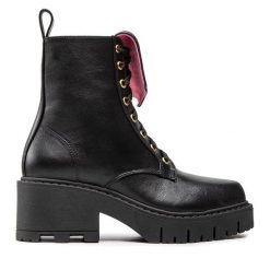 Botki Chiara Ferragni. Czarne botki Chiara Ferragni, bez wzorów, bez obcasa, na słupku, bez zapięcia. Za 859.99 zł.