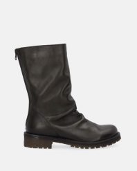 ZIELONE BOTKI Z MARSZCZONĄ CHOLEWKĄ D609 ANI GREEN. Zielone botki Venezia, bez wzorów, ze skóry, bez obcasa, bez zapięcia. Za 629.00 zł.