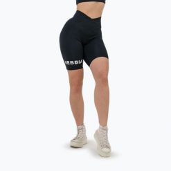 Spodenki NEBBIA Snatched High Waisted. Czarne szorty sportowe Nebbia, bez wzorów, na fitness i siłownię. Za 159.99 zł.