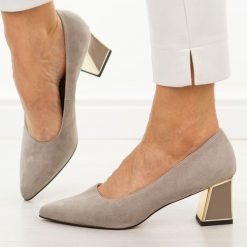 Beżowe skórzane czółenka damskie Vinceza 66921. Brązowe czółenka VINCEZA, na jesień, bez wzorów, ze skóry, biznesowe, bez obcasa, na słupku, bez zapięcia. W wyprzedaży za 219.12 zł.