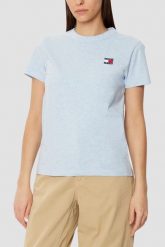 TOMMY JEANS Błękitny damski t-shirt z małym logo. Niebieskie t-shirty Tommy Jeans, s, bez wzorów, z jeansu, bez kołnierzyka, bez ramiączek. W wyprzedaży za 143.99 zł.