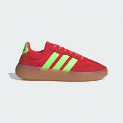Buty Barreda Decode. Czerwone buty trekkingowe adidas, bez wzorów, bez zapięcia, trekkingowe. Za 295.99 zł.