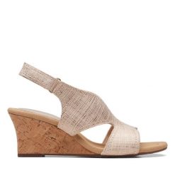 Sandały Clarks. Brązowe sandały Clarks, bez wzorów, bez obcasa, na koturnie, bez zapięcia. Za 199.99 zł.