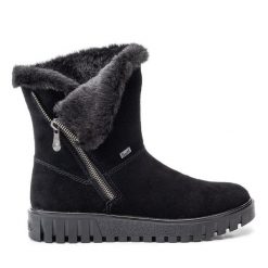 Botki Rieker. Czarne botki Rieker, bez wzorów, bez obcasa, na płaskiej podeszwie, bez zapięcia. Za 219.99 zł.