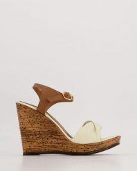 SANDAŁY NA KOTURNIE MRZ2138 BEIGE. Brązowe sandały Venezia, bez wzorów, ze skóry, bez obcasa, na koturnie, bez zapięcia. Za 239.00 zł.