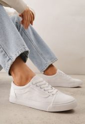 Wiązane Białe Tenisówki Trampki z Niską Cholewką Ozdobione Geometrycznym Wzorem Wioressa. Białe trampki Renee, bez wzorów, z jeansu, sportowe, przed kostkę, bez zapięcia. Za 79.99 zł.