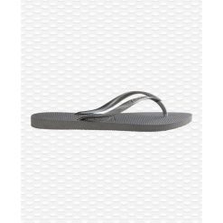 Klapki damskie Havaianas Slim. Szare klapki Havaianas, bez wzorów, z gumy, eleganckie, bez obcasa, bez zapięcia. Za 100.95 zł.