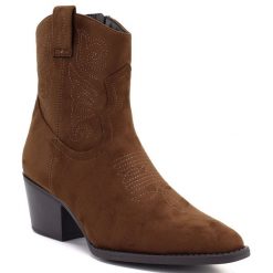 Botki damskie kowbojki nieocieplane brązowe Sabatina 26114-2. Brązowe botki Sabatina, bez wzorów, z nubiku, eleganckie, bez obcasa, bez zapięcia. Za 159.99 zł.