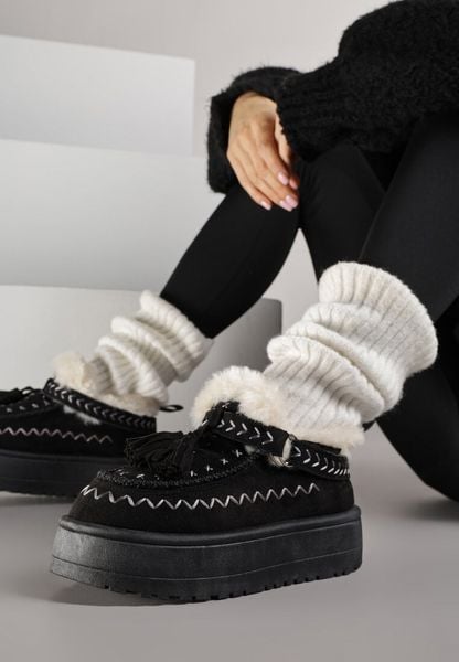 Czarne Śniegowce na Grubej Podeszwie z Frędzlami i Haftem Linodis. Czarne śniegowce Born2be, bez wzorów, z jeansu, bez zapięcia. Za 119.99 zł.