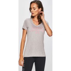 Under Armour - Top. Szare t-shirty Under Armour, bez wzorów, z dzianiny, casualowe, bez kołnierzyka, bez ramiączek. W wyprzedaży za 99.90 zł.