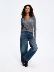 Sweter z dodatkiem acetatu - szary. Szare swetry Reserved, l, bez wzorów, z acetatu, bez ramiączek. Za 139.99 zł.