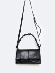 Torebka damska typu crossbody czarna oo574117 906. Czarne shopper bag BIG STAR, bez wzorów, eleganckie, na ramię, bez dodatków. W wyprzedaży za 99.99 zł.