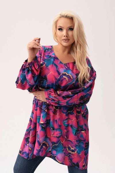 Oversize'owa tunika Amalia - eksplozja elegancji i koloru w odcieniach różu PLUS SIZE XXL. Czerwone tuniki Moda Size Plus Iwanek, plus size, bez wzorów, z elastanu, eleganckie, bez kołnierzyka, bez ramiączek. Za 239.90 zł.