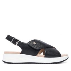 Sandały Caprice. Czarne sandały Caprice, bez wzorów, bez obcasa, na płaskiej podeszwie, bez zapięcia. Za 399.99 zł.