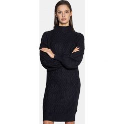 Sukienka damska Guess Cassandra (W1BK38Z2WJ0-JBLK). Czarne sukienki Guess, do pracy, xs, z aplikacjami, biznesowe, bez kołnierzyka, bez ramiączek. Za 299.90 zł.