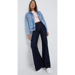Calvin Klein Jeans kurtka jeansowa J20J219207.9BYY damska przejściowa oversize. Niebieskie kurtki Calvin Klein Jeans, l, bez wzorów, z bawełny, bez kaptura. Za 699.99 zł.
