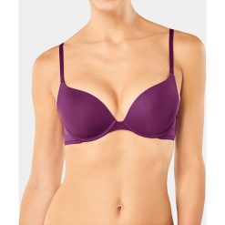 Biustonosz "Zero Lace" w kolorze fioletowym. Fioletowe biustonosze Triumph & Sloggi, bez wzorów. W wyprzedaży za 74.95 zł.