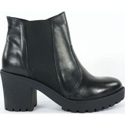 BOTKI DAMSKIE SOP 1018 CZA. Botki SOPHIE, bez wzorów, ze skóry, bez obcasa, bez zapięcia. Za 169.00 zł.