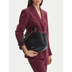 Torebka GINO ROSSI. Czarne torebki klasyczne Gino Rossi, bez wzorów, klasyczne, bez dodatków. Za 199.99 zł.