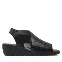 Sandały Fly London. Czarne sandały Fly London, bez wzorów, bez obcasa, na koturnie, bez zapięcia. Za 489.99 zł.